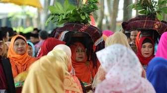 Rangkaian puncak upacara pernikahan adat (Manopot Horja) pasangan Bobby Nasution dan Kahiyang Ayu, mulai digelar di Medan, Jumat (24/11/2017), dengan diisi berbagai sesi acara. [Media Center Medan Pernikahan Bobby-Kahiyang]