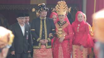 Nikah ala Kahiyang, Ini Tips Busana Mandailing ala Zainal Songket