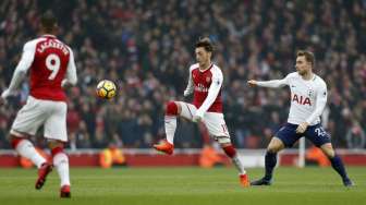 Sakit, Ozil Dipastikan Absen Hadapi Huddersfield