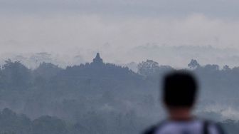 Wisata Punthuk Setumbu, Borobudur, Magelang, Jawa Tengah, Kamis (30/11). 