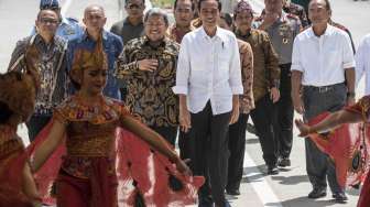 Presiden Joko Widodo meresmikan Jalan Tol Soreang - Pasir Koja (Soroja) di Soreang, Kabupaten Bandung, Jawa Barat, Senin (4/12).