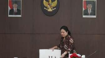 Menko PMK Puan Maharani memimpin rakor tingkat Menteri di Kementrian PMK, Jakarta, Rabu (6/)12).