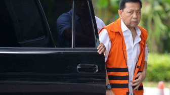 Setya Novanto Dikawal Ketat Saat Masuk Ruangan Sidang