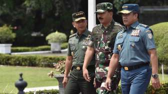 Presiden Joko Widodo didampingi Ibu Negara Iriana Joko Widodo bertolak ke Turki menggunakan Pesawat Kepresidenan Indonesia-1 di Pangkalan TNI AU Halim Perdanakusuma, Jakarta, Selasa (12/12)