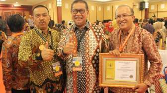 Gubernur Jawa Barat Raih Paramakarya 2017
