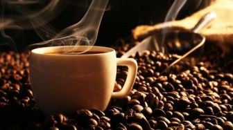 Gara-gara Minum 10 Cangkir Kopi Sehari, Wanita Ini Alami Osteoporosis