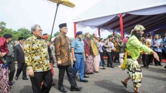 Peringatan Hari Nusantara di Pelabuhan Cirebon, Jawa Barat, Rabu (13/12).