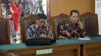 Hakim tunggal Kusno memimpin sidang putusan praperadilan Ketua Dewan Perwakilan Rakyat (DPR) Setya Novanto terhadap Komisi Pemberantasan Korupsi (KPK) di PN Jakarta Selatan, Jakarta, Kamis (14/12).