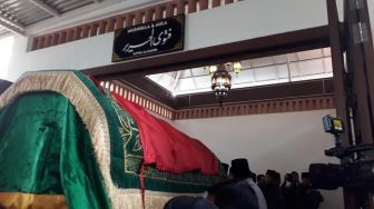 Tiba di Rumah Duka, Jenazah AM Fatwa Disalatkan Ketua MPR