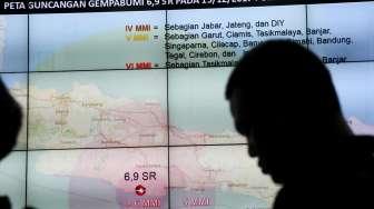 Keterangan pers terkait Gempa berkekuatan 6.9 skala richter terjadi di laut Jawa Barat yang berpotensi Tsunami pada Jumat (15/12/2017) pukul 23.47 WIB, Jakarta, Sabtu (16/12).