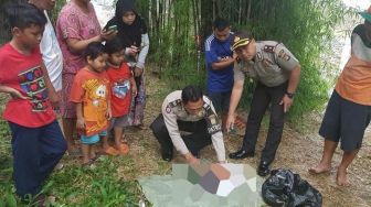 Hasil Berzina dengan Adik, Siswi SMK Buang Mayat Bayinya di Tempat BAB