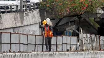 Pembangunan underpass Matraman-Salemba di Jakarta Pusat, Senin (18/12).