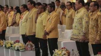 Ketua Umum Partai Golkar Airlangga Hartarto membuka Rapimnas Partai Golkar di JCC Senayan, Jakarta, Senin (18/12)