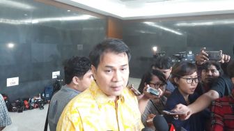 Aziz Syamsuddin Pilih Dampingi Setnov daripada Munaslub Golkar