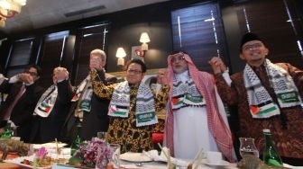 Ketua Umum PKB Muhaimin Iskandar menggelar pertemuan dengan sejumlah Duta Besar negara-negara Timur Tengah seperti Mesir, Palestina, Iran, Qatar, Saudi Arabia, dan Yaman di, Jakarta, Jumat (22/12).