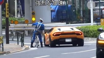 Heroik! Aksi Polisi Kejar Lamborghini Huracan Pakai Sepeda