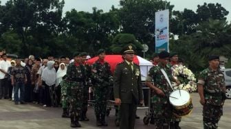 Mantan Komisioner KPK Dimakamkan Secara Militer di TMP Kalibata