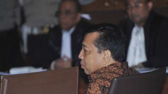 Terdakwa kasus korupsi e-KTP Setya Novanto menjalani sidang dengan agenda tanggapan jaksa terhadap eksepsi di Pengadilan Tipikor, Jakarta, Kamis (28/12).