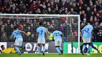 Ederson Gagalkan Penalti, City Nyaris Tumbang di Selhurst Park