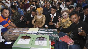 Hiks... Peserta Nikah Massal 2018 di Jakarta Tak Lagi Dapat Emas