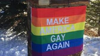 Berlibur, Wapres Trump Disambut Spanduk 'Make America Gay Again"