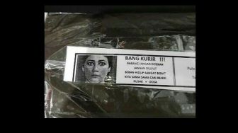 Kumpulan Gambar yang Ditempel Paket Ini Bikin Geleng Kepala