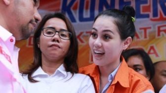 Jennifer Dunn Cengengesan di Polda Metro, Netizen Geregetan