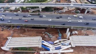 Girder Tol Antasari-Depok Roboh