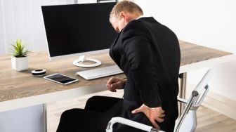 Sakit Punggung dan Stres di Tempat Kerja? Atasi dengan Yoga