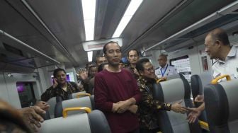 Jokowi Resmikan Kereta Bandara