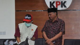  KPK resmi menetapkan dan menahan empat tersangka hasil OTT.