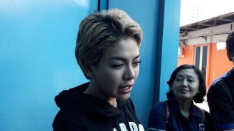 Ngeri! Pinggul Adik Nikita Mirzani Nyaris Hancur Terlindas Truk