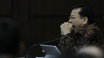 Sidang Dibuka, Setya Novanto Langsung Minta Maaf dan Menangis