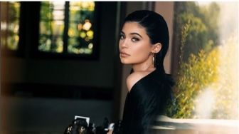 Kylie Jenner Melahirkan Anak Perempuan