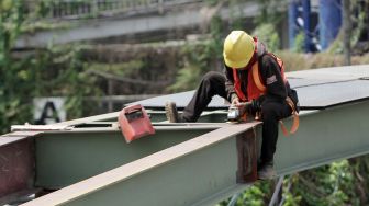 Menggantikan JPO yang dibongkar karena pembangunan proyek LRT.