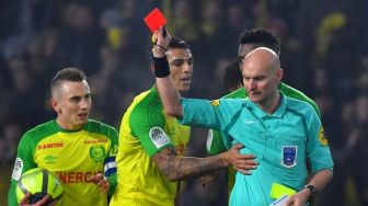 Wasit Tendang Pemain, Parodi di Laga Nantes Vs PSG