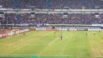 Persib Taklukkan Sriwijaya di Laga Pembuka Piala Presiden