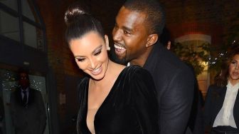 Kim Kardashian Pakai G-String Rp 21 Juta, Warganet Mau Sekennya