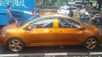 Heboh, Penampakkan Mobil Bermuka Dua di Bandung