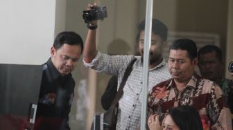 Bakal calon Wali Kota Bogor dan bakal calon Wakil Wali Kota Bogor, Bima Arya dan Dedie A Rachmi mendatangi kantor Komisi Pemberantasan Korupsi (KPK), Jumat (19/1).