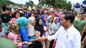 Temui Petani Lampung, Jokowi Tinjau Pelaksanaan Padat Karya Tunai