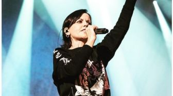 Ribuan Orang Berkumpul untuk Mengenang Dolores O'Riordan