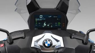 BMW New R 1250 RT Diberi Fitur Baru