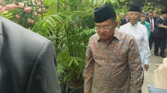 Jusuf Kalla Melayat ke Rumah Duka Daoed Joesoef