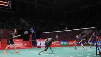 Ganda campuran unggulan pertama asal Indonesia, Tontowi Ahmad dan Liliyana Natsir melawan pasangan Cina, Zhang Nan dan Liu Xuanxuan dalam babak perempat final Indonesia Masters 2018 di Istora Senayan, Jakarta, Jumat (26/1).