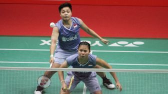 Ganda putri unggulan kedelapan asal Indonesia Apriani Rahayu dan Greysia Polii melawan ganda putri asal Korea Selatan Chae Yoo Jung dan Hye Rin Kim dalam babak perempat final Indonesia Masters 2018 di Istora Senayan, Jakarta, Jumat (26/1).