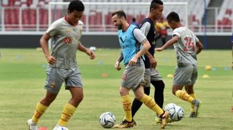 Bhayangkara FC Uji Coba Stadion GBK