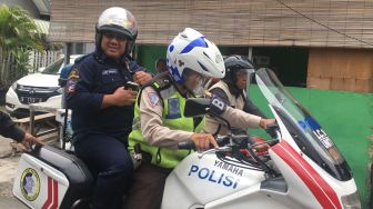 Ketua KPU dan Bawaslu Dibonceng Polisi ke Kantor Parpol