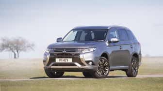 Mitsubishi Outlander PHEV Sudah Terjual 100 Ribu Unit di Eropa