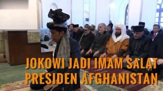 Viral, Jokowi Jadi Imam Salat Presiden Afghanistan